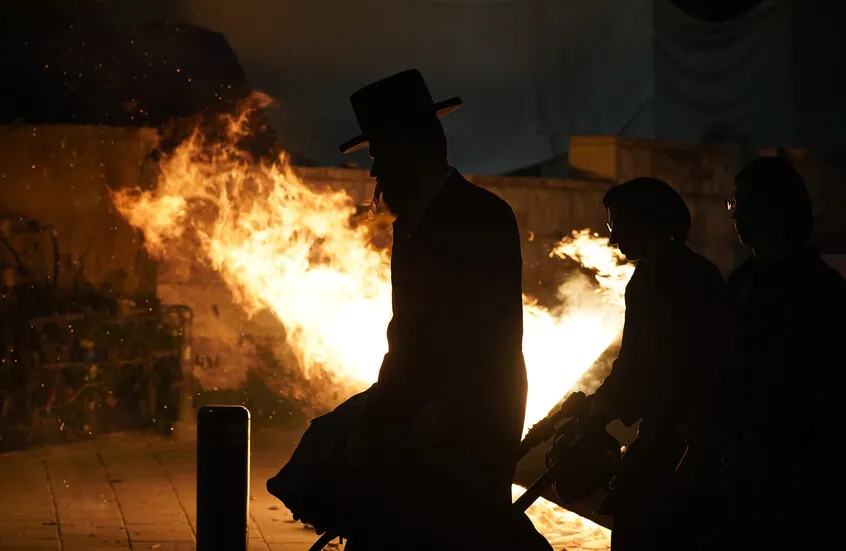 حاخام متشدد يصف التجنيد الإجباري في الجيش الإسرائيلي بأنه “محاولة إبادة للشعب اليهودي” ويقارنها بالمحرقة